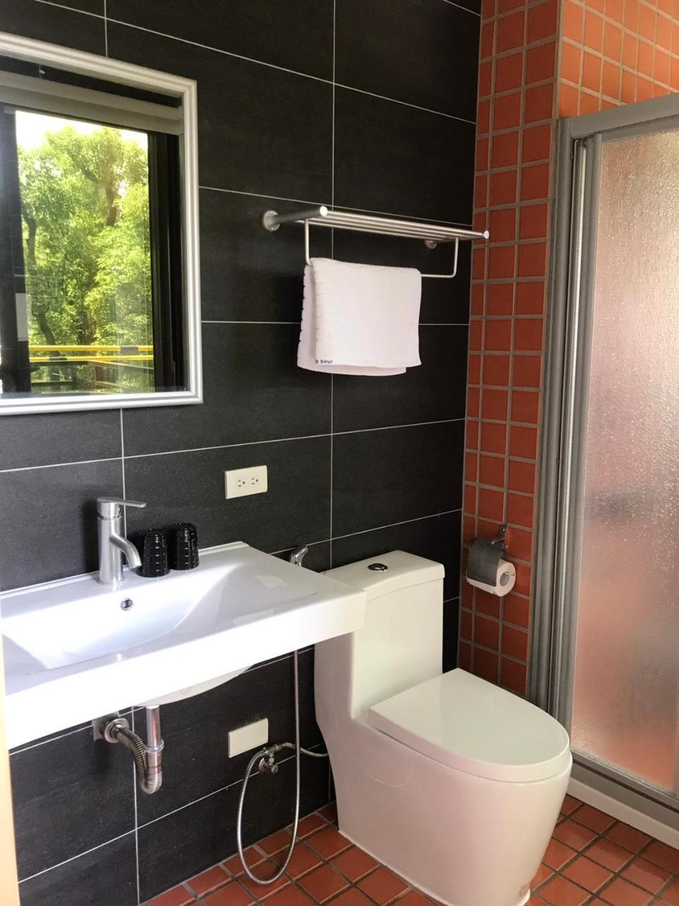 ג'יאושי Ruo Shui Hotspring Hotel מראה חיצוני תמונה