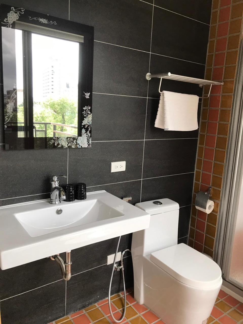 ג'יאושי Ruo Shui Hotspring Hotel מראה חיצוני תמונה