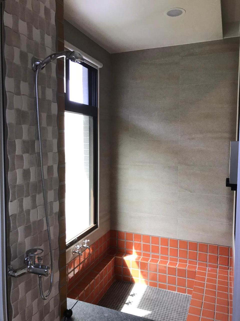 ג'יאושי Ruo Shui Hotspring Hotel מראה חיצוני תמונה